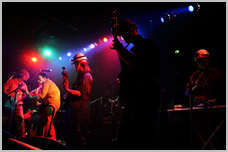 �t�@�~�R���o���h�E�X�y�����J�[